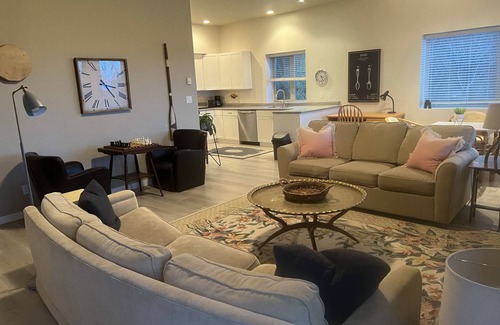 West Sechelt House | A SWEET SUITE 5 min from the beach and town!