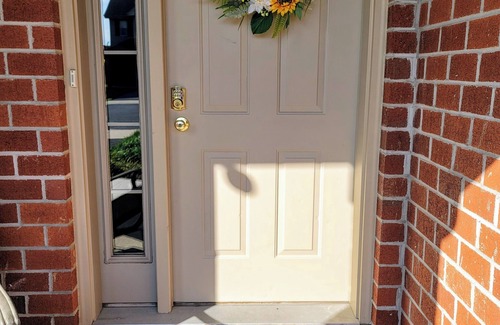 Chambersburg House | A thoughtfully designed 3-bedroom, 2.5-bath townhome tailored for travelers.