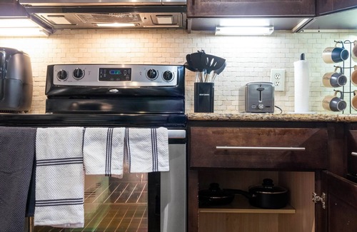 South Central Houston Apartment | A Touch of Class | MD Anderson/NRG