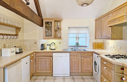 Emsworth Cottage | A town house that sleeps 6 guests in 3 bedrooms