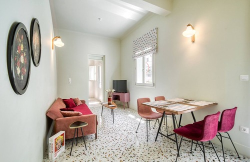Kerameikos Apartment | A truly Athenian apartment, 5 mins from metro