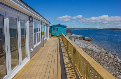 Port Saunders Villa | A Wave From it All