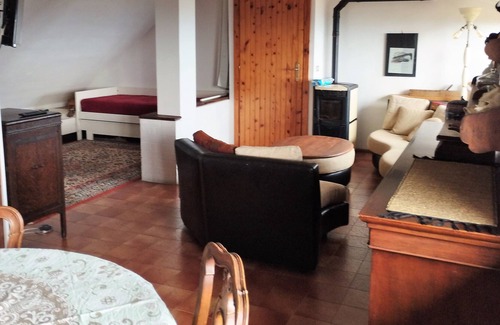 Revigliasco Apartment | A window on Piedmont, complete apartment in a hillside villa with a view