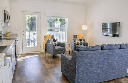 Hermosa Cottage | A wonderful 2 bedroom/2 bath rental (1,000 sq