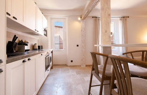 Old Town Apartment | A Wonderful 2-BR next to the Senequier - Heart of Saint Tropez