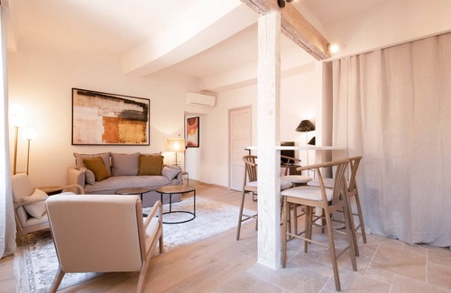 Old Town Apartment | A Wonderful 2-BR next to the Senequier - Heart of Saint Tropez