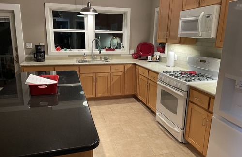 Milford House | A wonderful retreat in this unique bayside village!