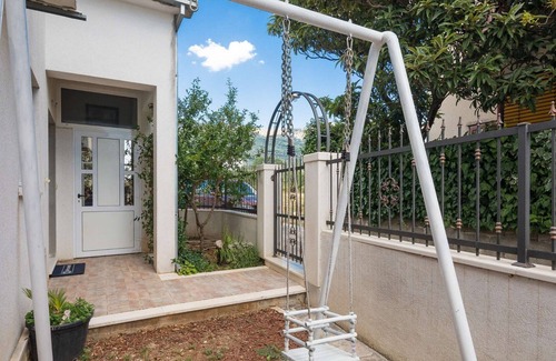 Kastela Apartment | A1 apt with garden, childrens playground, parking & breakfast