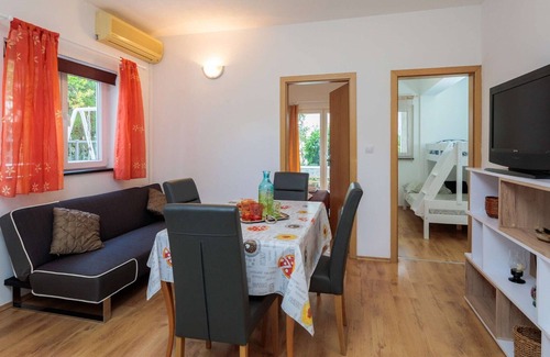 Kastela Apartment | A1 apt with garden, childrens playground, parking & breakfast