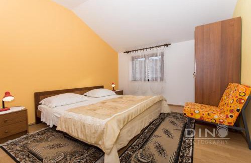 Arbanija Apartment | A2 - large apt next to beach w terrace & sea view