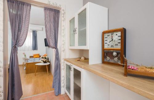 Vinisce Apartment | A2 - Modern apartment with garden 80m from beach