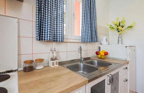 Vinisce Apartment | A2 - Modern apartment with garden 80m from beach