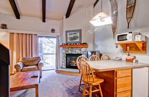 Yosemite West Condo | (A210) Loft Condominiums