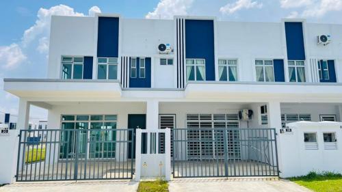 Tebrau House | A28 Hello Baby Homestay Dato Onn 15Pax Netflix