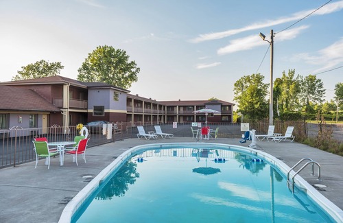Niagara Falls Hotel | AArya Hotel By Niagara Fashion Outlets