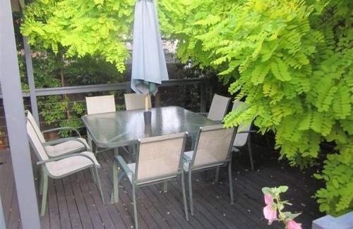 Queenscliff House | Abaleen House at 12 Hobson St Queenscliff FREE WIFI