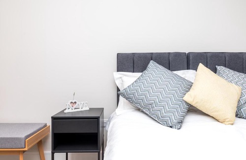 Horsham Apartment | Abbey Apartment 8 Designer 2 Bed - 247 Lets Horsham
