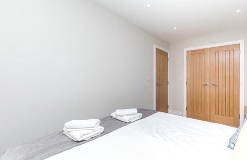 Horsham Apartment | Abbey Apartment 8 Designer 2 Bed - 247 Lets Horsham