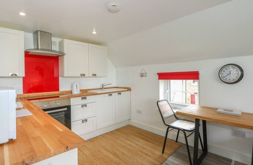 Lincoln Cottage | ABBEY COTTAGE, pet friendly, with a garden in Lincoln