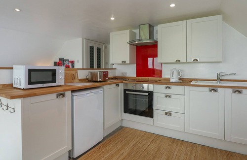Lincoln Cottage | ABBEY COTTAGE, pet friendly, with a garden in Lincoln