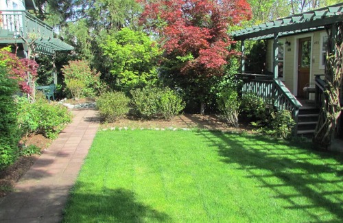 Ashland Cottage | ABBOTT'S COTTAGES- Duck cottage. 1 bedroom/1 bath, walking distance to downtown!