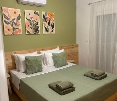 Kinyra House | Abigails Pool House