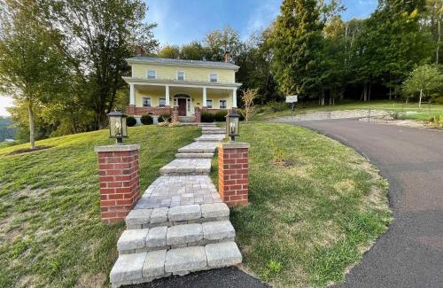 Abingdon House | Abingdon Family Getaway with Porch and Views!