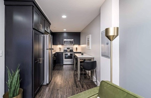 Salemtown Apartment | Abode | Germantown | 5 Beds | Great For Groups!