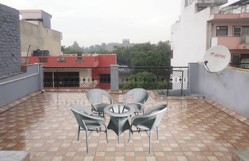 Gurugram Apartment | About this spacenIndependent 1 BHK Floor Including Breakfast with Terrace.
