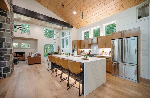 Broken Bow Cabin | Above the Pines | Stunning Views, Hot Tub, Game Room, Firepit & Pet Friendly Carter Mountain Escape