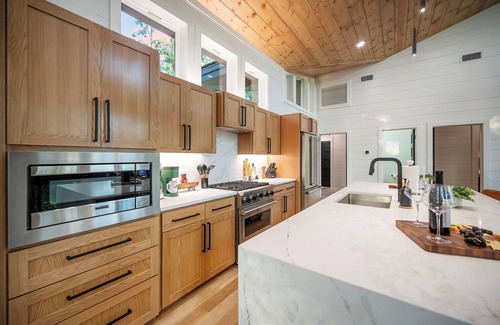 Broken Bow Cabin | Above the Pines | Stunning Views, Hot Tub, Game Room, Firepit & Pet Friendly Carter Mountain Escape