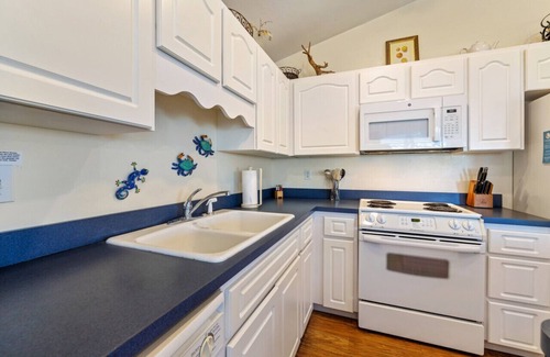 Cedar Key Condo | Above the Rest B301: A spacious penthouse with water views