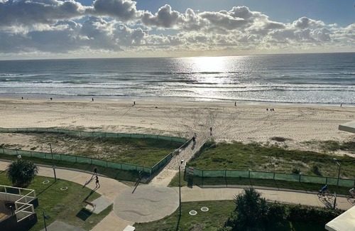 Surfers Paradise Apartment | Absolute Beach Frontage Two Bedroom