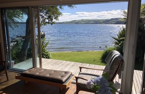 Tikitere House | Absolute Lake edge - Architects own - Rotoiti bach