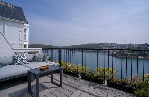 Fowey Apartment | Absolute Luxury and Calm in Marners Rock No 3 With Superb Sea Views
