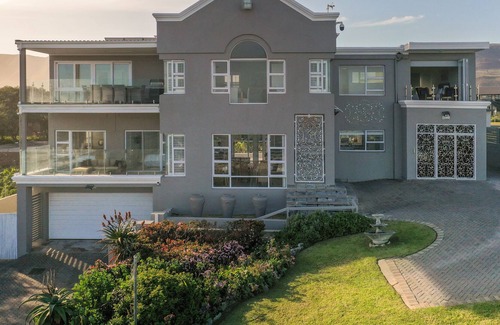 Sandbaai House | Absolute Ocean Boutique Guesthouse
