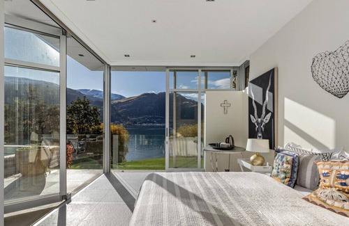 Kelvin Heights House | Absolute water front property with pool and hot tub