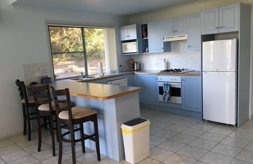 Longreach Ski Chalet | Absolute Waterfront - Grevillea, Banksia and Waratah chalets at Shoalhaven Lodge