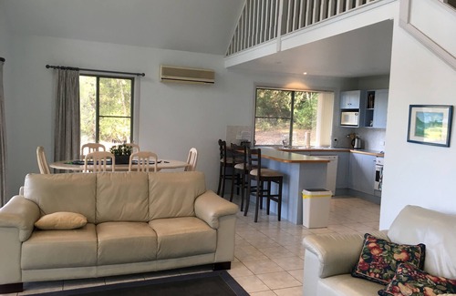 Longreach Ski Chalet | Absolute Waterfront - Grevillea, Banksia and Waratah chalets at Shoalhaven Lodge