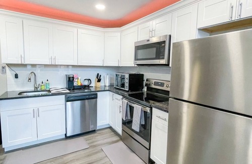 Shelton Apartment | Abstract Apartment w/high ceilings in Shelton