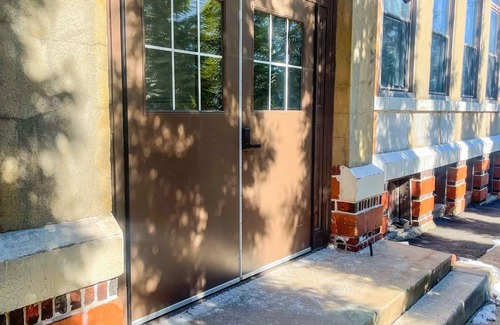 Shelton Apartment | Abstract Apartment w/high ceilings in Shelton