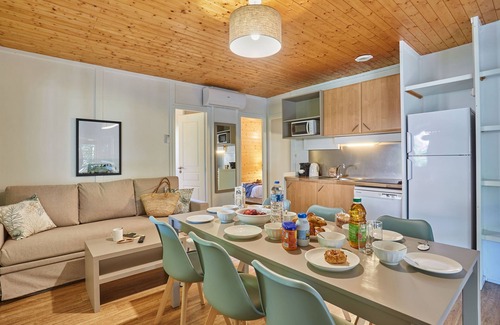 Carnoux-en-Provence Ski Chalet | Accès Piscine Extérieure Saisonnière