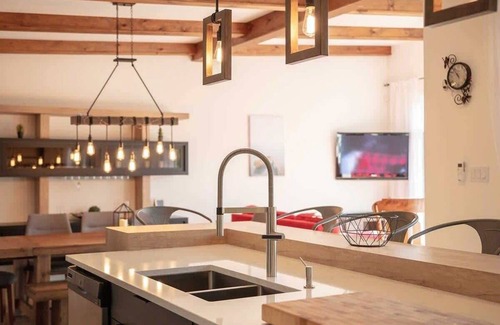 Stanstead Township Ski Chalet | Access to Lake Memphremagog - Spa - Cristal