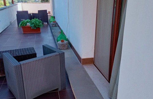 Chiesiola House | Accogliente Camera con Grande Terrazzo. Animali Domestici Ammessi