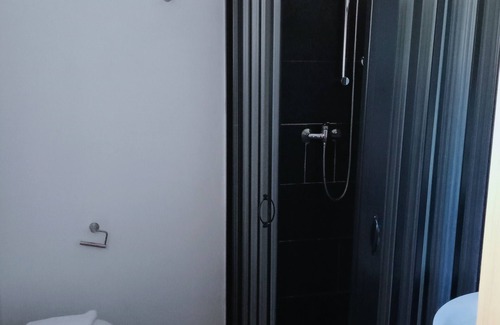 Chiesiola House | Accogliente Camera con Grande Terrazzo. Animali Domestici Ammessi