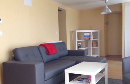 Momeres Apartment | Accommodation at the foot of the Pyrenees with a large garden and private terrace