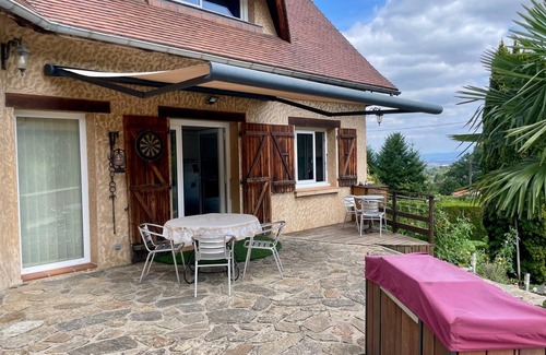 Montjuzet Apartment | Accommodation with pool and view