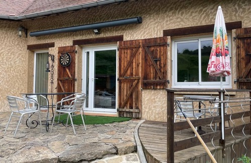 Montjuzet Apartment | Accommodation with pool and view