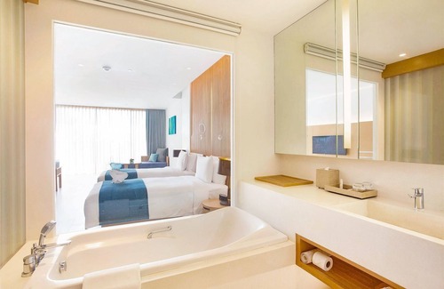 Hua Hin Resort | Ace Deluxe Pool Access