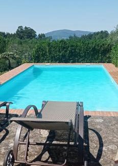 Campo Lameiro House | Acogedora cabaña con piscina